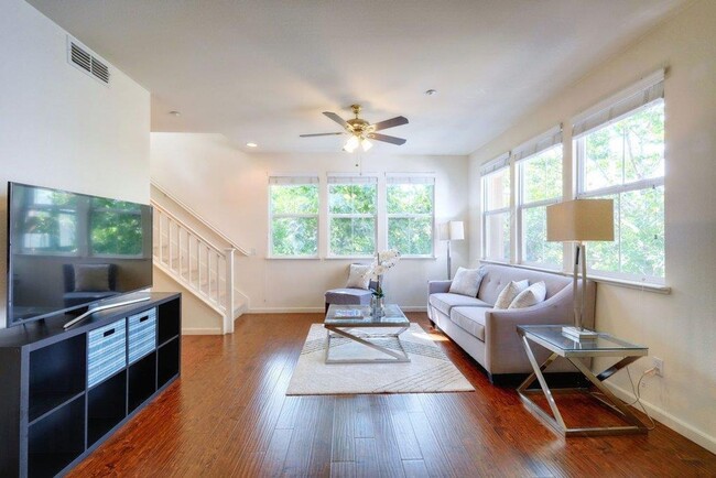 Building Photo - SAN JOSE - Well Maintained Tri-Level 2/2.5 Townhouse