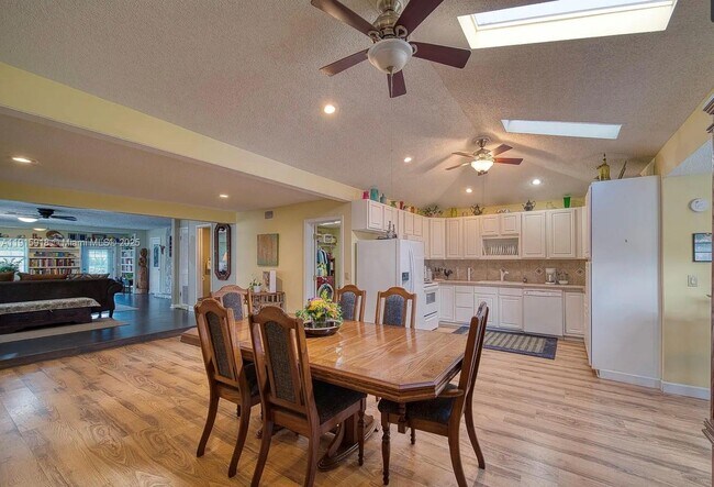 Building Photo - 3900 W 17th St