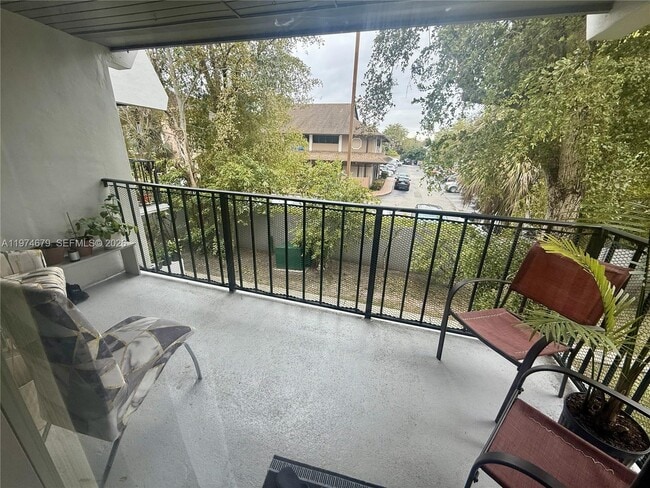 Building Photo - 10413 N Kendall Dr