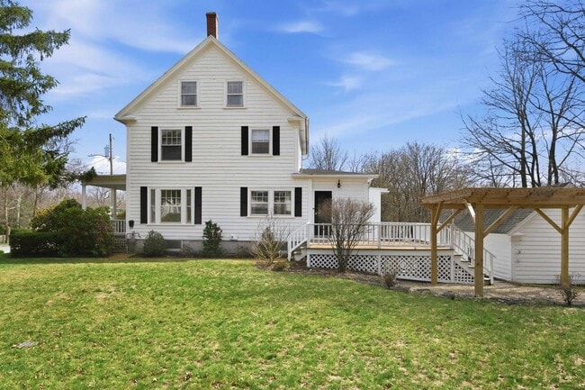 Building Photo - 198 Linden St