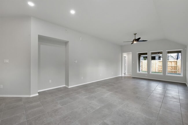 Building Photo - 307 Highland Bayou Dr