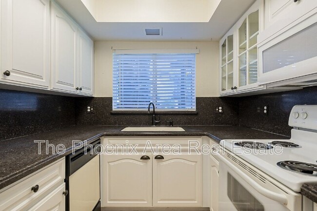 Building Photo - 2232 W Lindner Ave