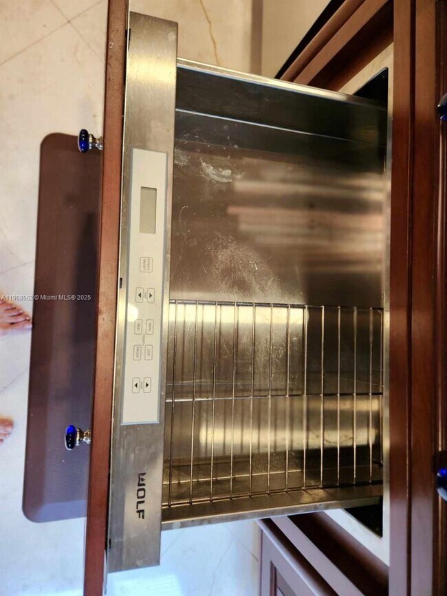 Building Photo - 70 Bay Colony Ln