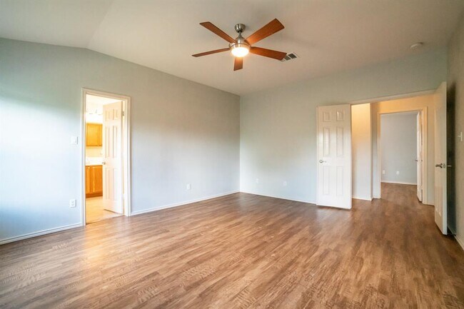 Building Photo - 504 Fort Thomas Pl