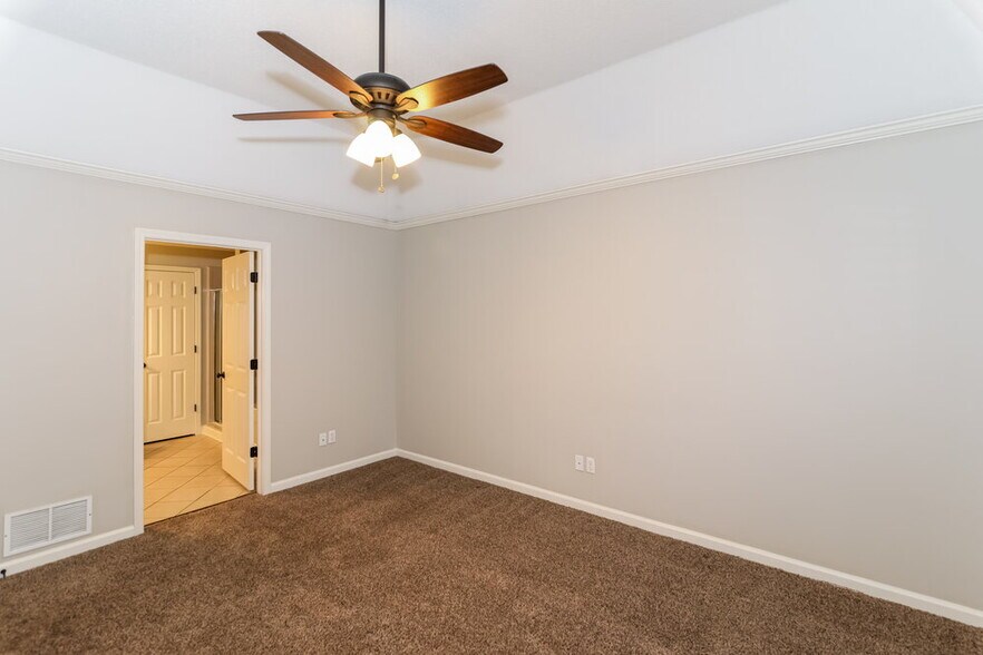 Building Photo - 7691 Shadow View Cove