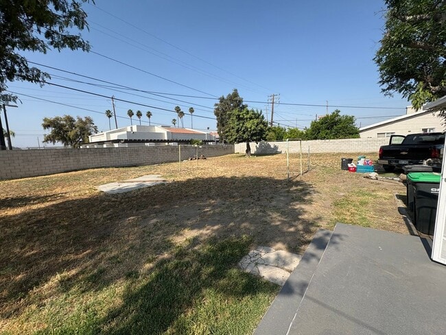 Building Photo - Gorgeous 4 bedroom with HUGE Lot in Colton...