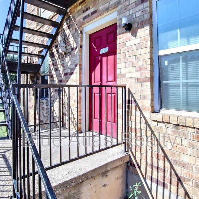 Building Photo - 2706 W Colorado Blvd