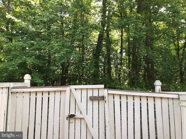 Building Photo - 1539 Woodcrest Dr