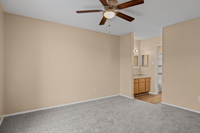 Building Photo - 18515 Egret Bay Blvd