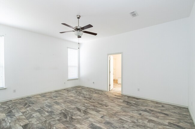 Building Photo - 9610 Kline Ave