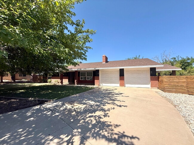 Primary Photo - 1149 E Elder Cir