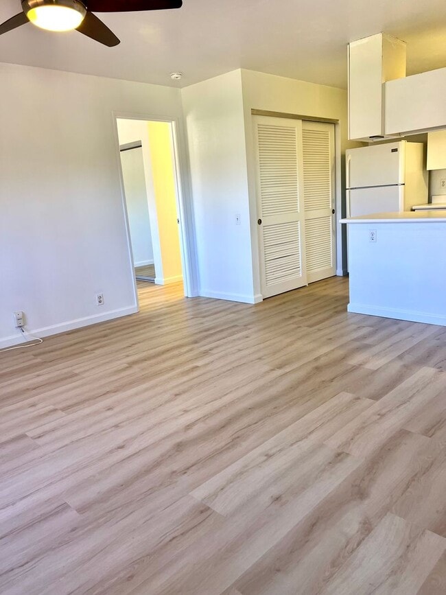 Building Photo - Palm Villas -  1 Bedroom w/ Parking, New V...