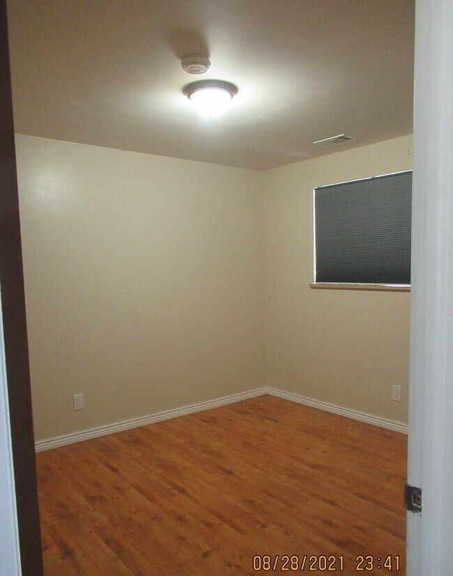 Building Photo - "Charming 4-Bed Arvada Home with Hardwood Floors & Finished Basement!"