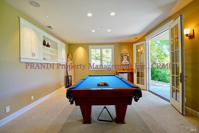 Building Photo - 422 Live Oak Dr