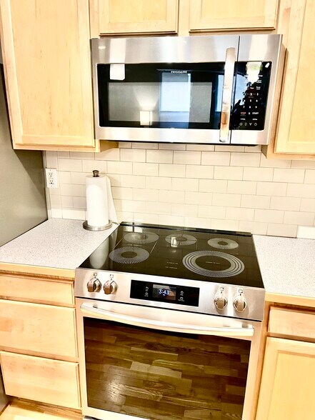Brand new appliances - 2422 Tremont Pl