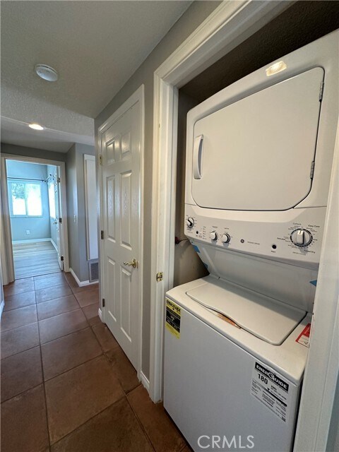 Building Photo - 24482 Lantern Hill Dr