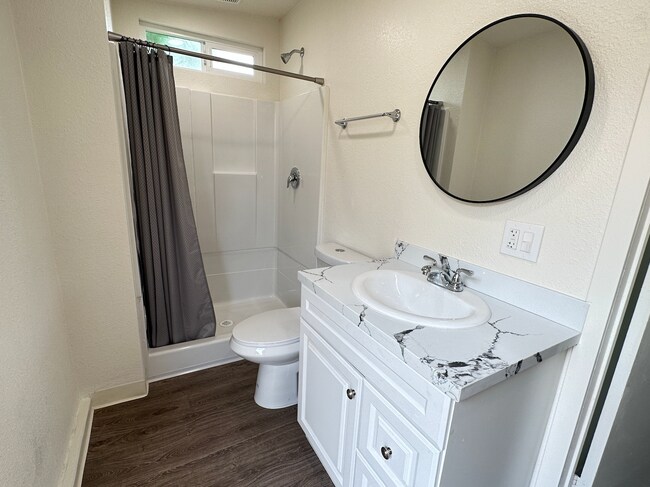 Building Photo - 5166