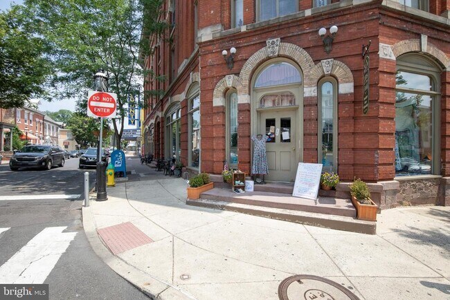 Building Photo - 30 W State St