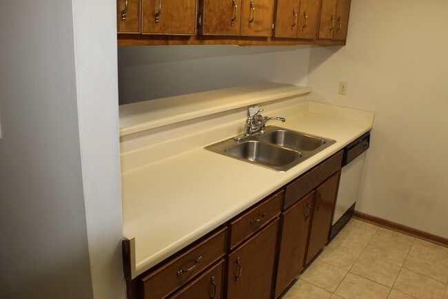 Building Photo - Remoldel Town Home