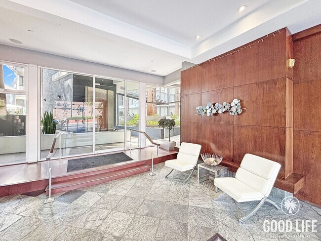 Building Photo - Sleek 1B/1BA Condo in the Heart of Marina District with A/C, In-Unit W/D & Reserved Parking!