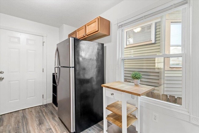 Building Photo - 866 E Starr Ave