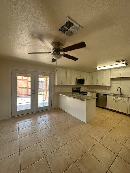 Building Photo - 4324 N 72nd Dr