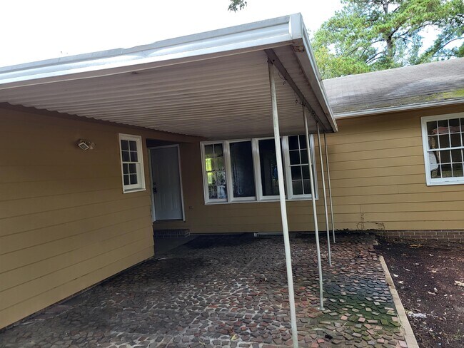 Building Photo - 3321 Oak Hill Dr