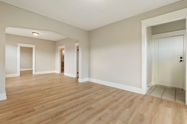 Building Photo - Charming 2BR Home in Prime Tacoma Location...