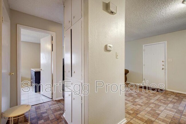 Building Photo - 1740 Rutland Dr