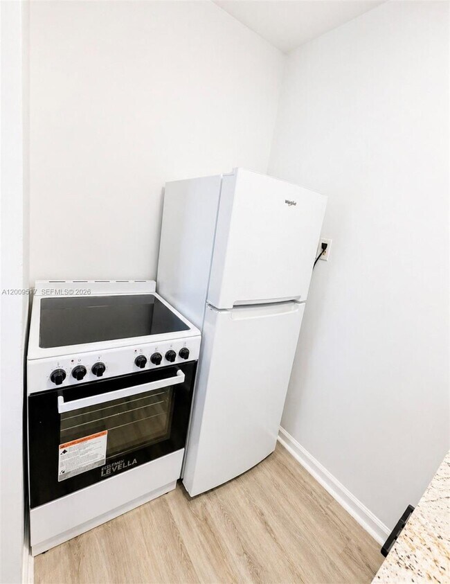 Building Photo - 1121 NE 2nd St