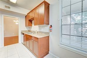 Building Photo - 2255 Braeswood Park Dr