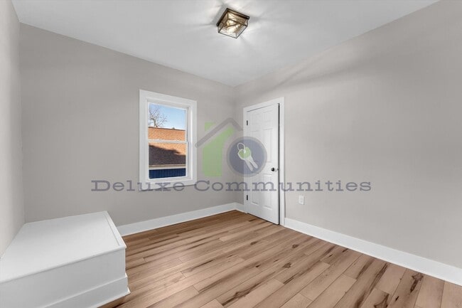 Building Photo - 724-724 Adams St SE