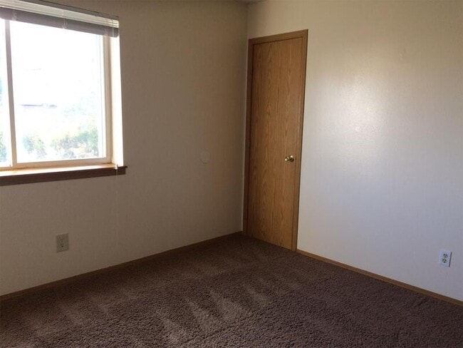 Building Photo - 504 Winnie Way