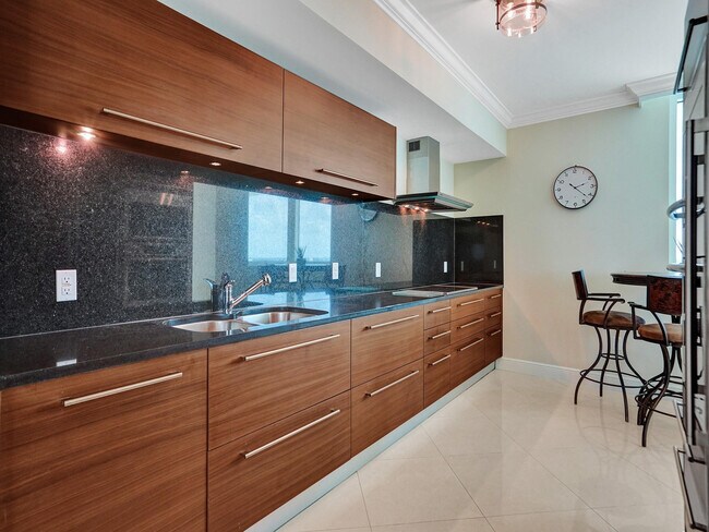 Building Photo - 101 S Fort Lauderdale Beach Blvd