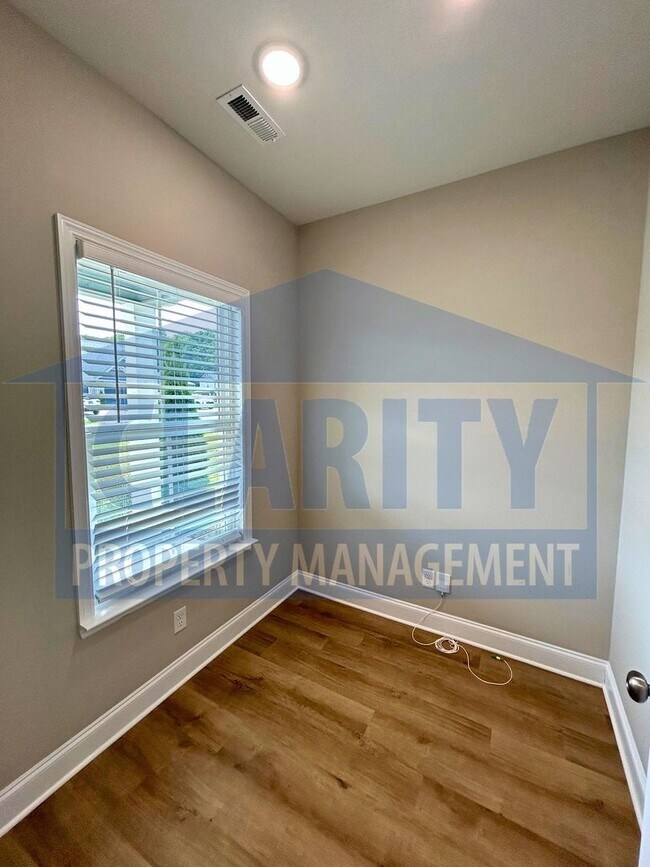 Building Photo - Modern two bedroom townhome!