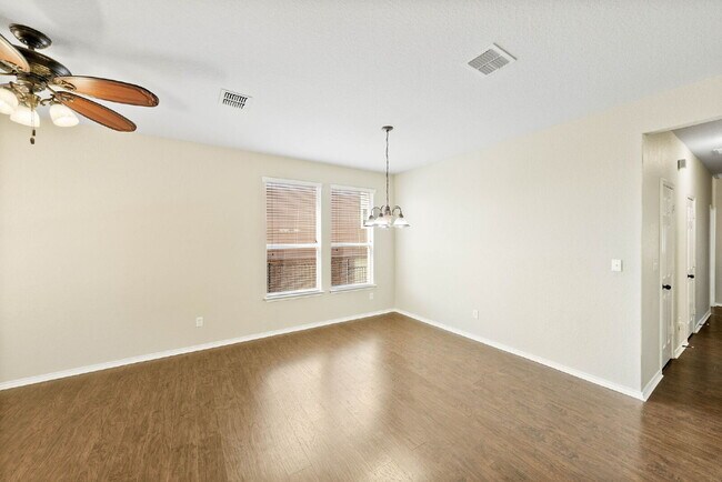 Building Photo - Flexible 5-Bedroom Rental Home in Alamo Ra...