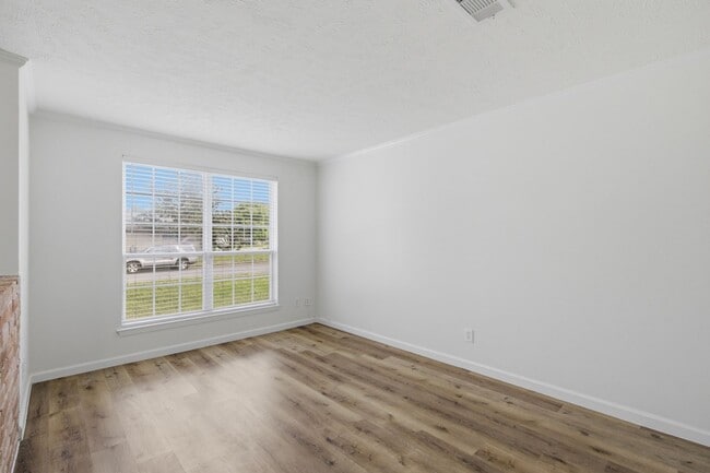 Building Photo - Charming 3BR House in Houston