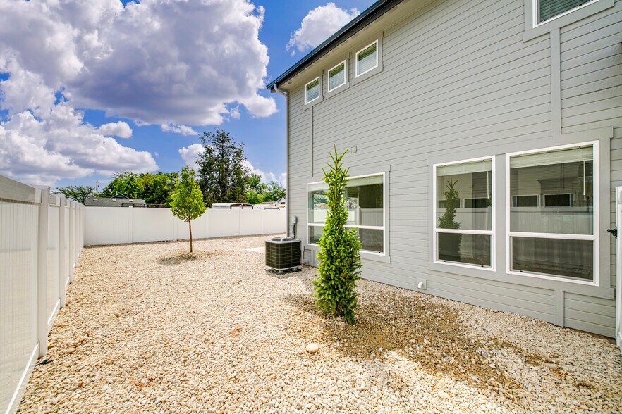 Building Photo - 1326 N Meridian Rd
