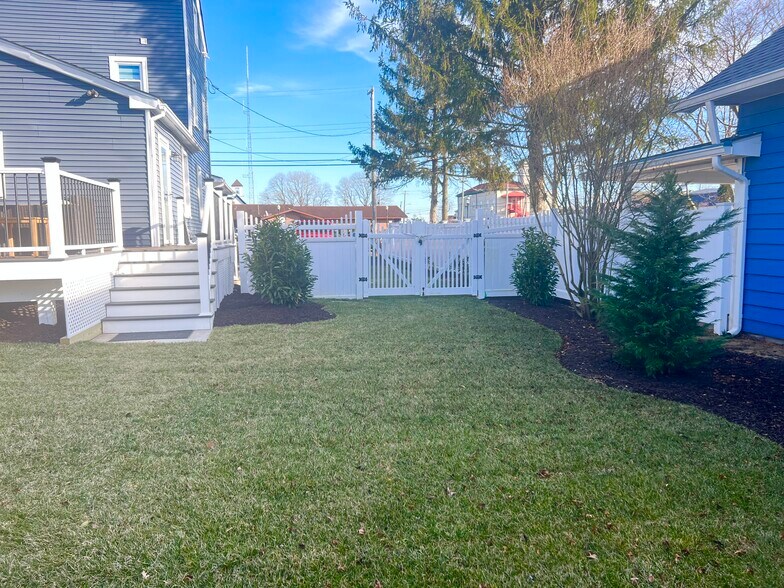 Building Photo - 749 1st St