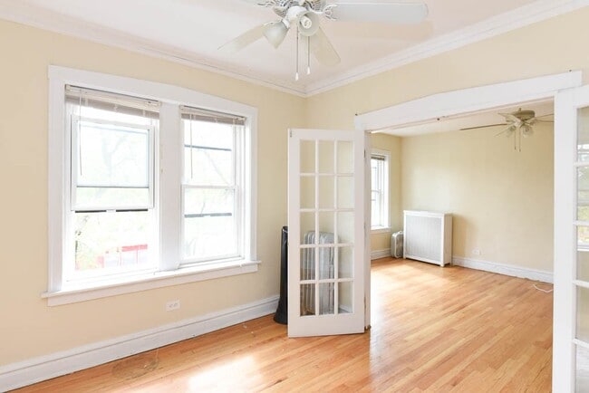 Building Photo - 3902 W Argyle St