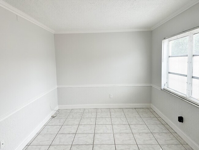Building Photo - 4010 Inverrary Dr
