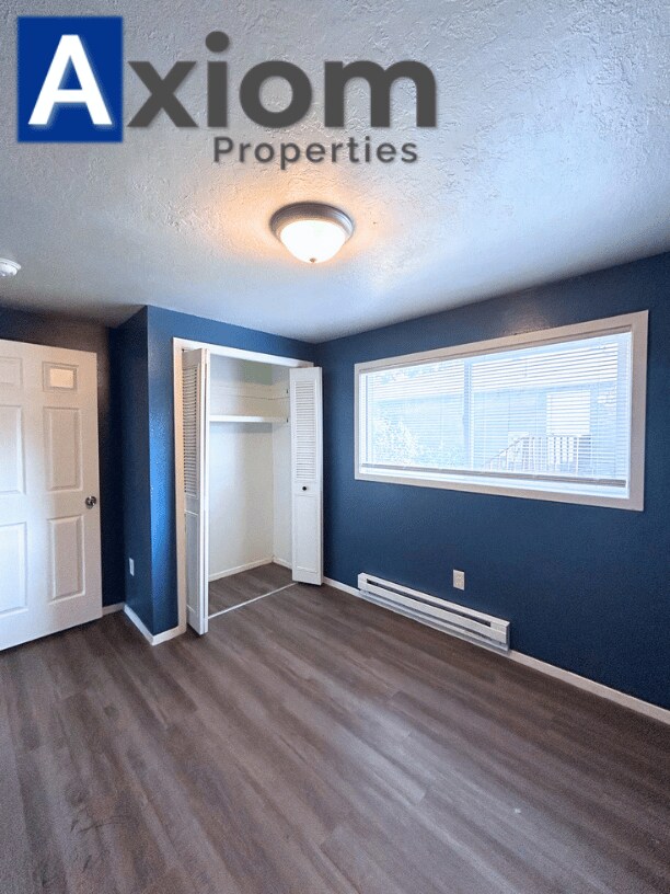 Building Photo - 547 Poole-1