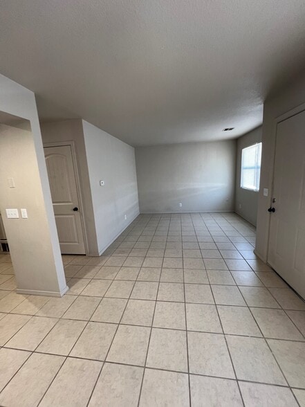 Building Photo - 2950 Mc Clelland Blvd