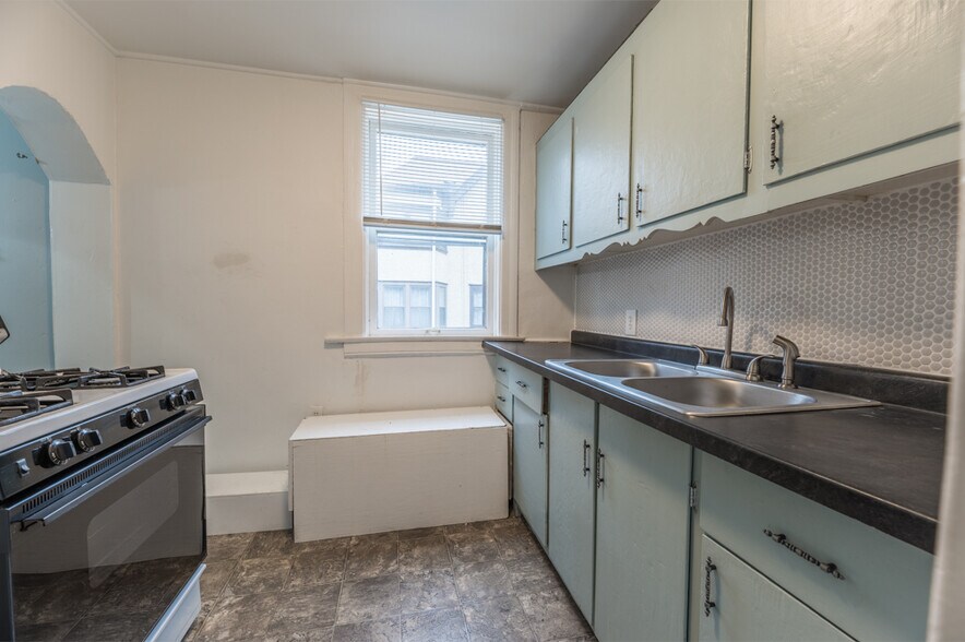 Building Photo - 138 N 38th Ave