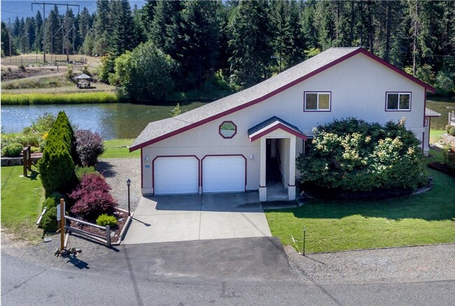 Building Photo - Stunning Riverfront Home in Sun Country