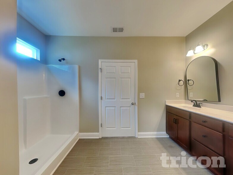 Building Photo - 1013 Wickshire Dr