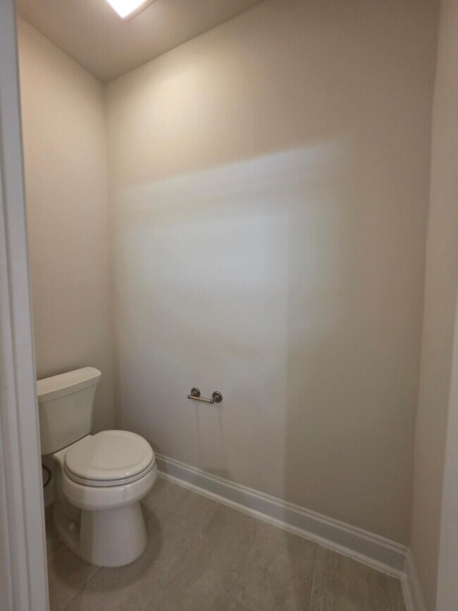 Building Photo - 3360 Rustic Dr