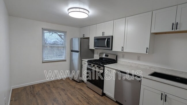 Building Photo - 81 W View Ave