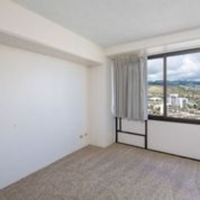 Building Photo - 2333 Kapiolani Blvd