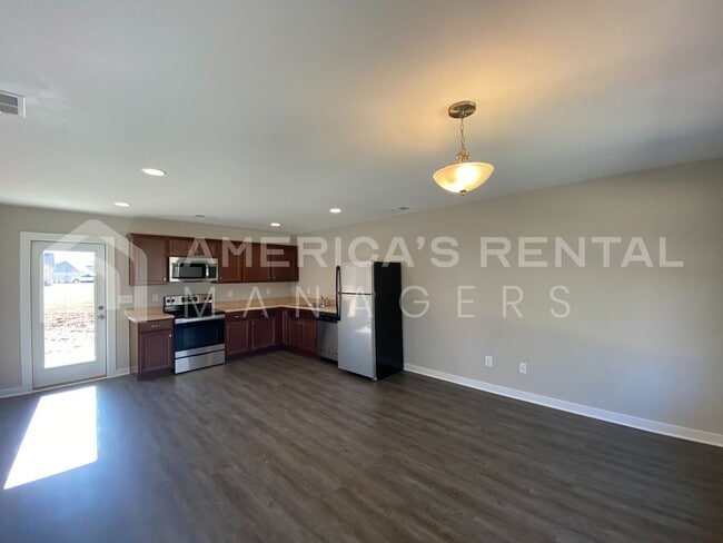 Building Photo - Home for Rent in Talladega, AL! View with 48 Hours Notice!
